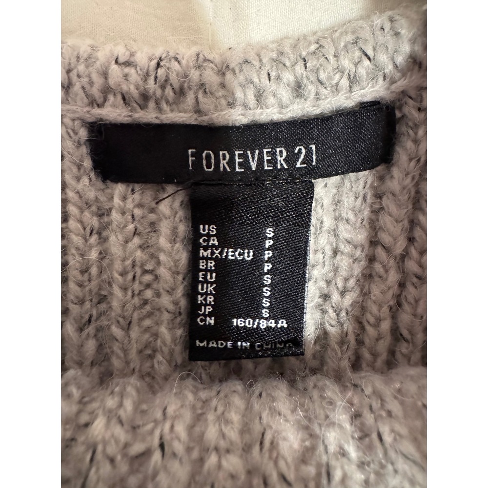Forever 21 Grey Ribbed Knit V-Neck Cropped Tank Top Size Small - Picture 2 of 5
